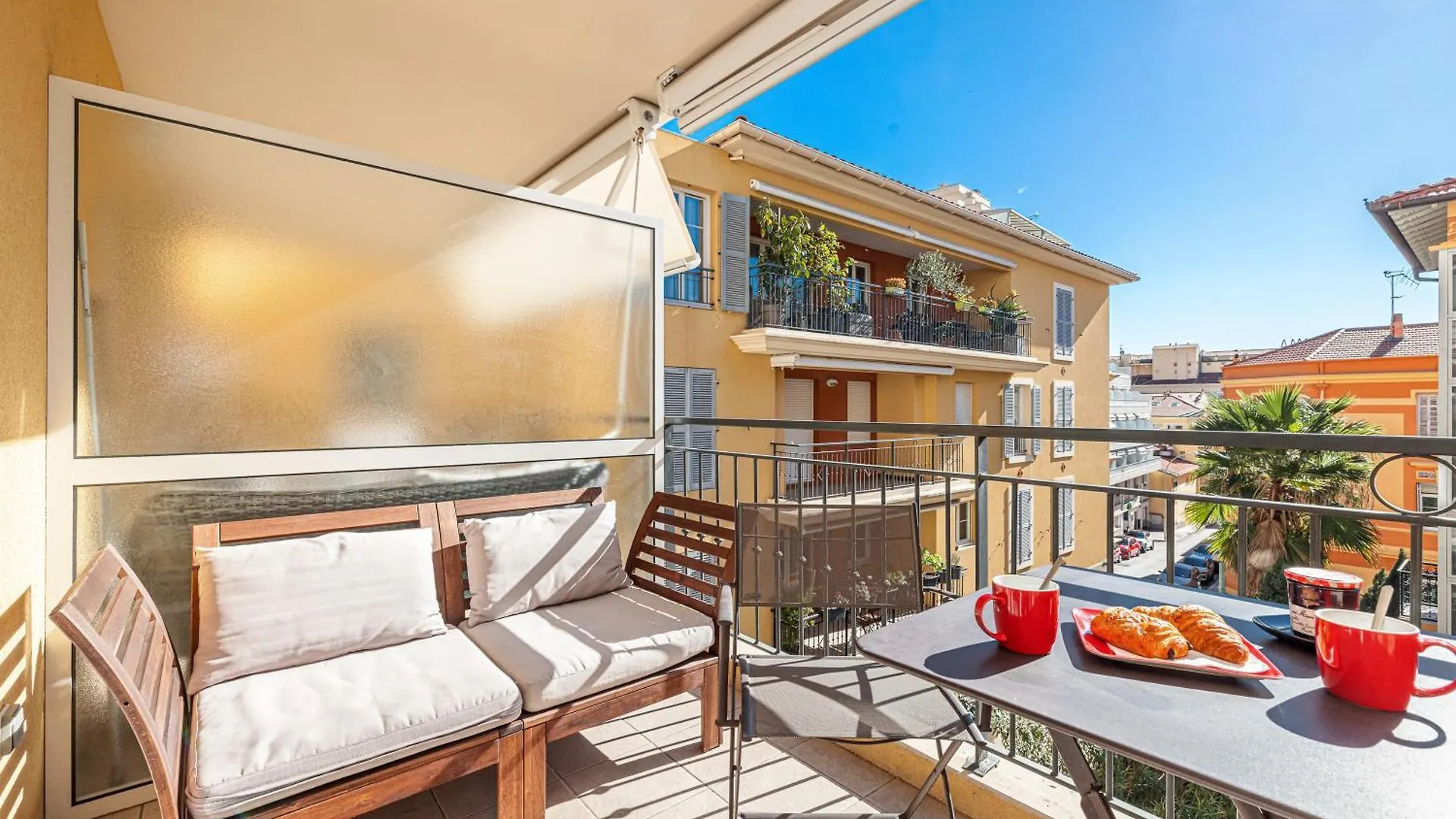 Kontakte von Royal Sunny Apt 200M From Beach - Happy Rentals